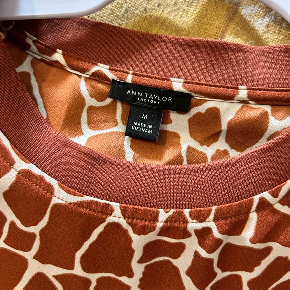 Ann Taylor Giraffe Print Tank Size Medium - Picture 3 of 3